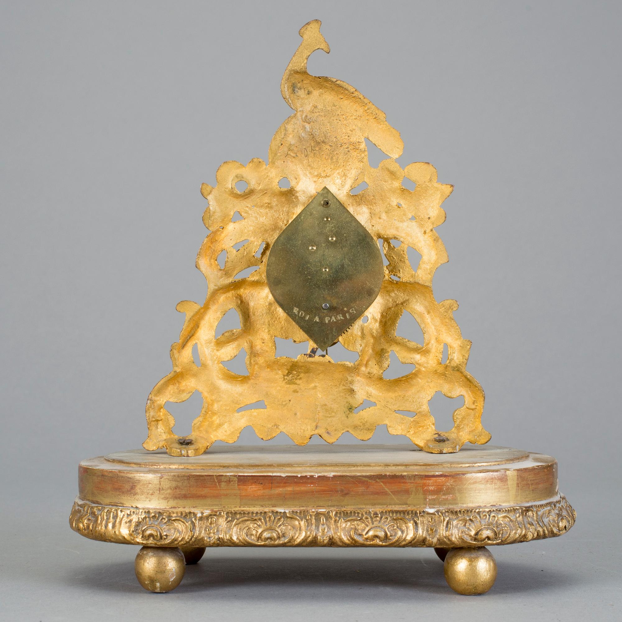 BORDSPENDYL, märkt Roja Paris, 1800-talets andra hälft.