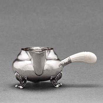 Georg Jensen, kaffe- och teservis, tre delar "Magnolia/ Blossom", Köpenhamn, 1915-21, 830/1000 silver. Design nr 2.