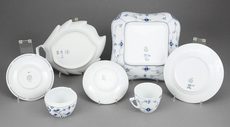 KAFFESERVIS / SERVISDELAR, 15 delar, porslin, "Musselmalet",  Royal Copenhagen och Bing & Grøndahl.