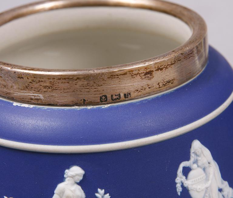 PARTI PORSLIN, 3 st, Wedgwood samt Adams, England.