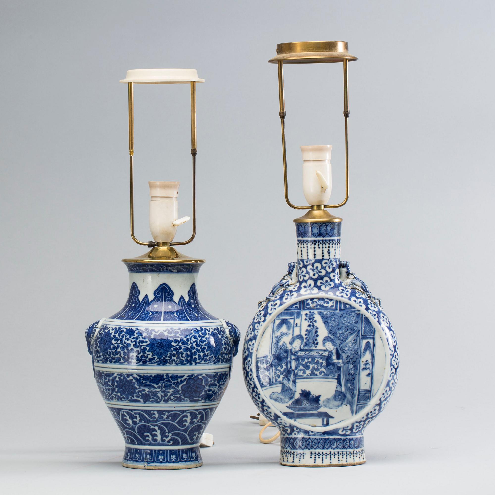 BORDSLAMPOR/VASER, 2 stycken, porslin, Kina 18/1900-tal.