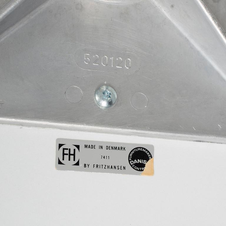 BRUNO MATHSSON & PIET HEIN, matbord för Fritz Hansen, Danmark, 2000-tal.