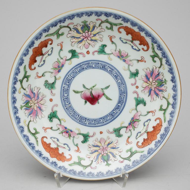 SKÅLFAT, 3 st, porslin, Kina, Qianlong respektive Jiaqing, 17/1800-tal.