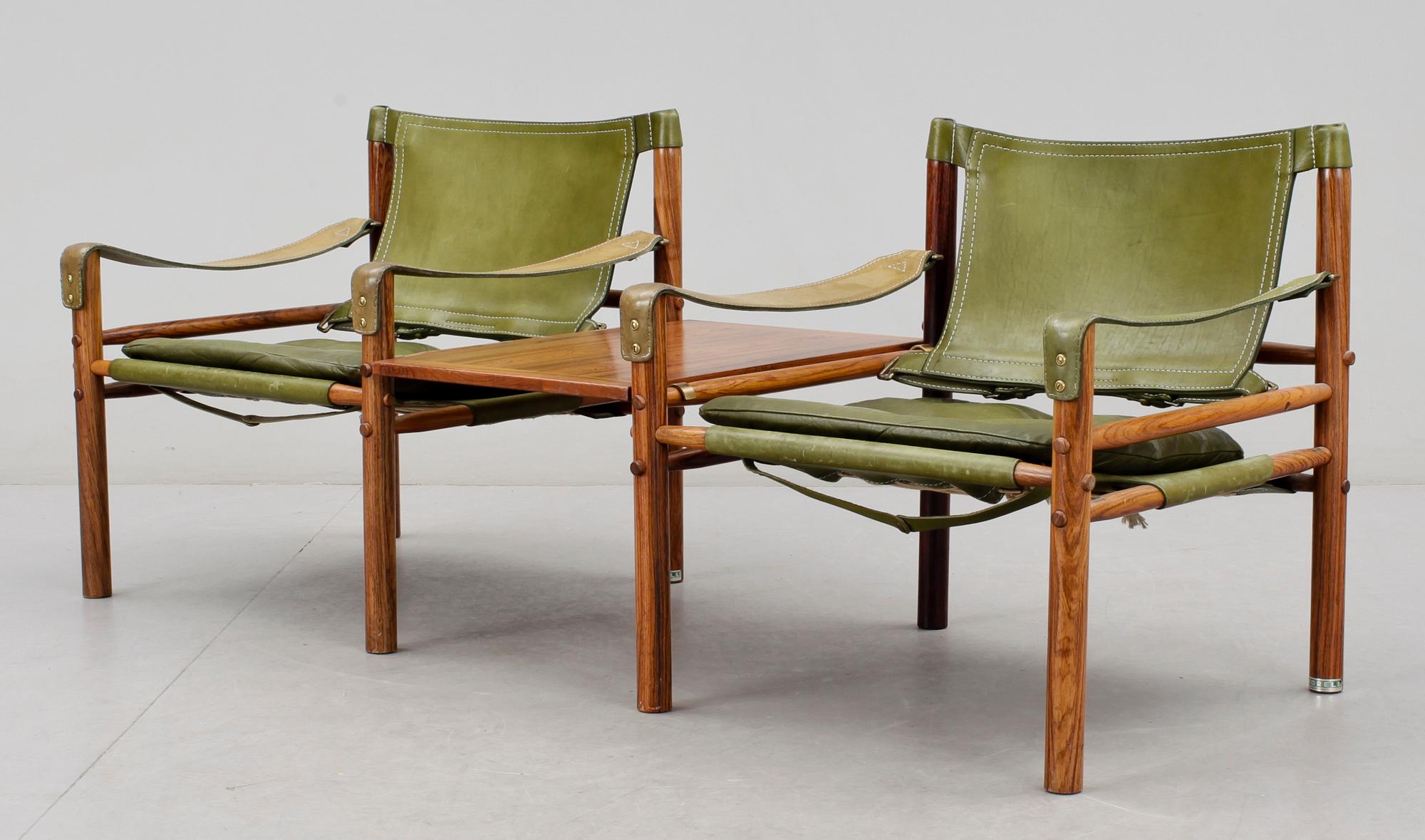 FÅTÖLJER OCH MELLANBORD, ett par. "Sirocco", Arne Norell, modellen formgiven 1964.