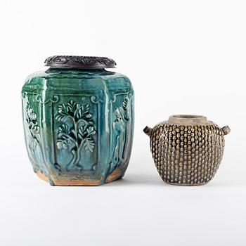 A green glazed jar and an olive glazed pot with handles, Qing dynasty, 19th Century.