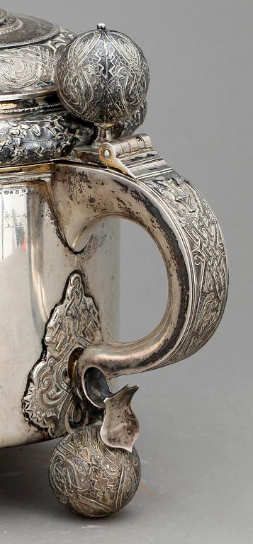 DRYCKESKANNA, silver, barockstil, Guldsmedsaktiebolaget, Stockholm, 1916. Vikt ca 1094g.