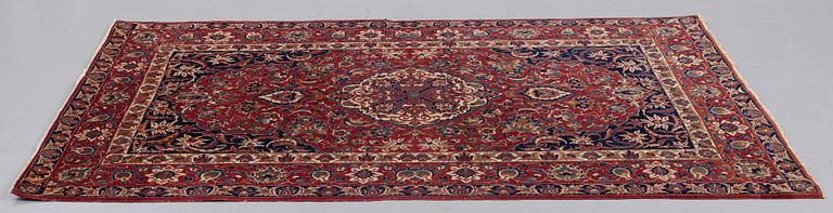 A RUG, a semi-antique Esfahan, ca 213,5 x 143,5-146,5 cm.