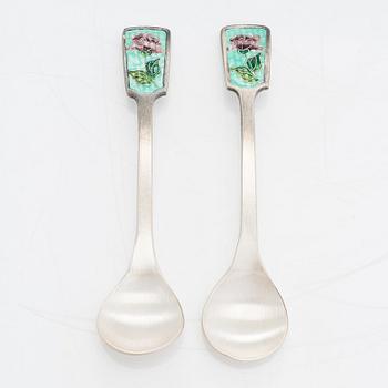 Kryddset på bricka, silver och emalj, Korea 1900-talets senare hälft.