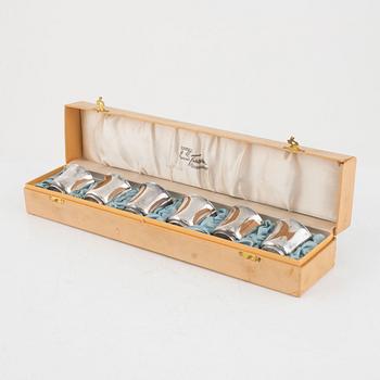 Case with 6 miniature silver beakers.