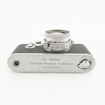 Kameror 2 st samt tillbehör Leica.