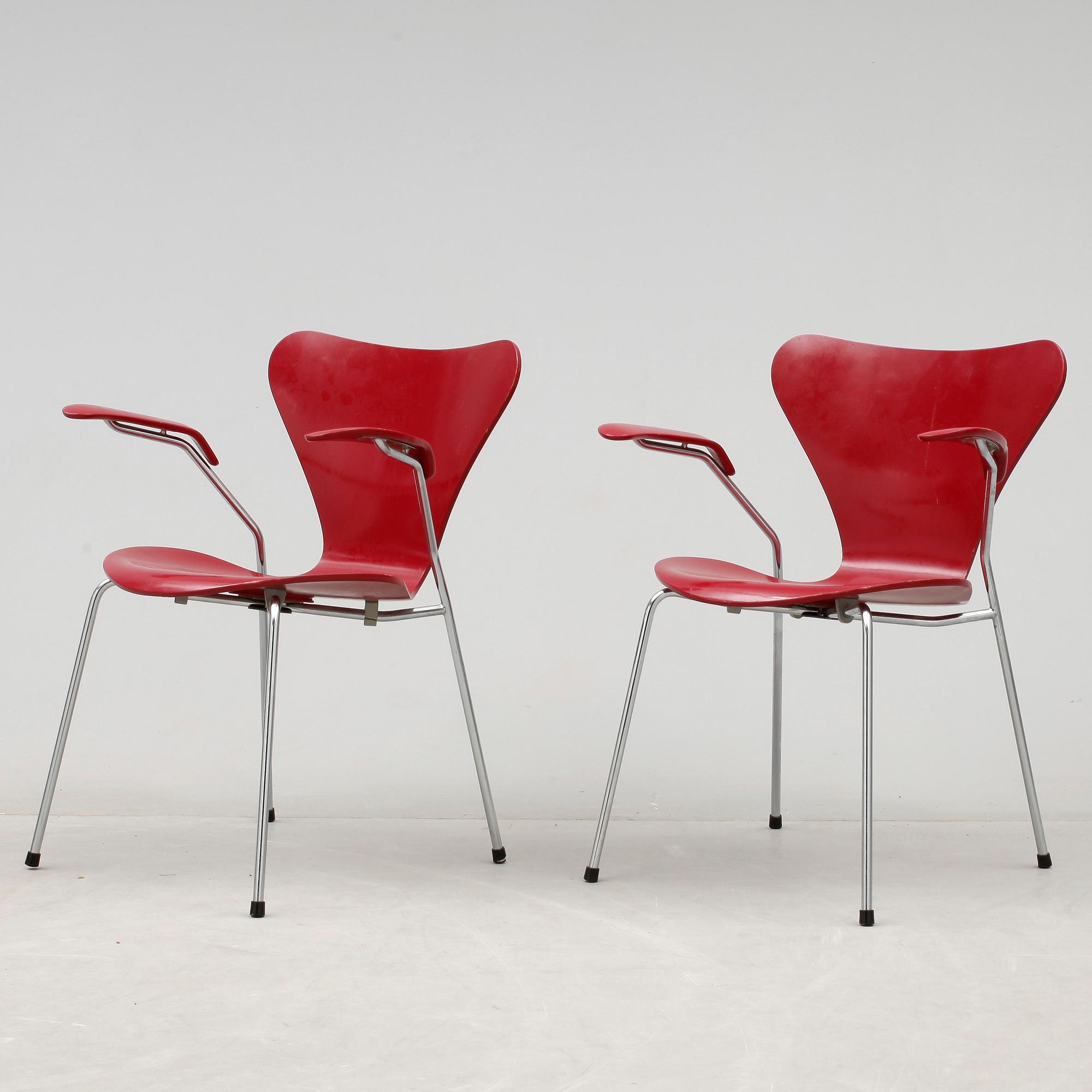 KARMSTOLAR, ett par, "Sjuan", Arne Jacobsen, 1900-tal.