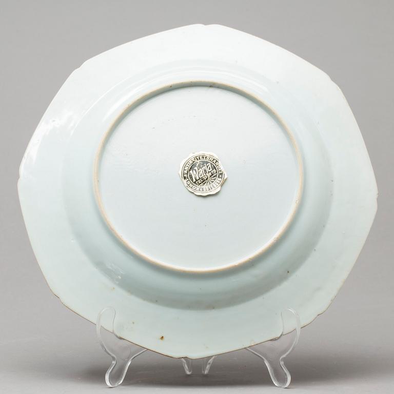 AN UNDERGLAZEDBLUE QIANLONG PORCELAIN 18TH CENTURY DISH.