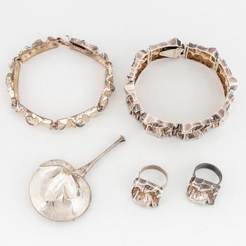 MATTI J HYVÄRINEN, 5 pieces silver, 2 bracelets, pendant, 2 rings.