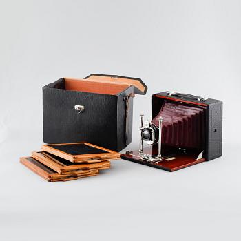 A foldable camera by Dr. Lüttke & Arndt Wandsbek, Germany, first half of the 20th century.