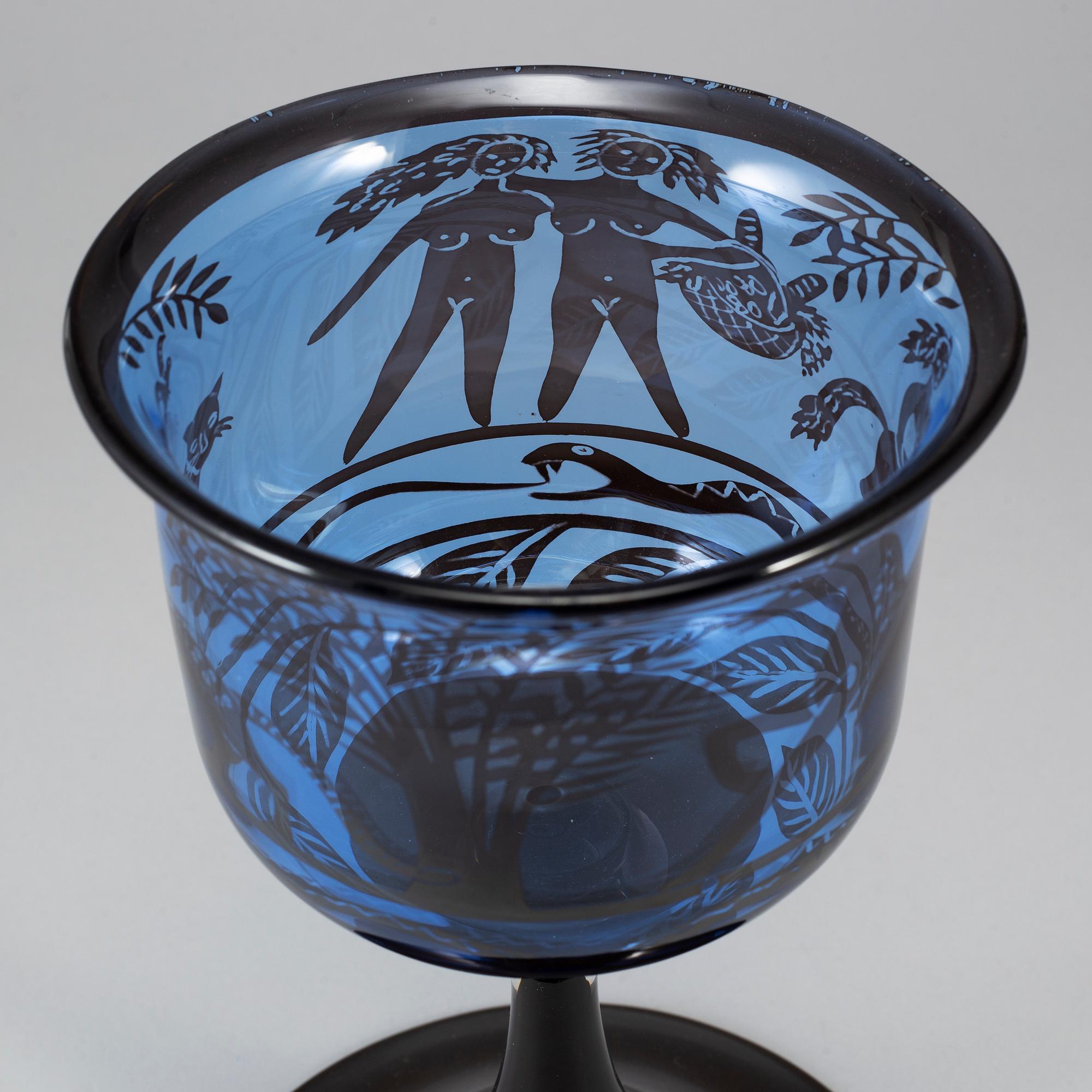 GUNNAR CYRÉN, a "graal" glass goblet, Orrefors, Sweden 1977.