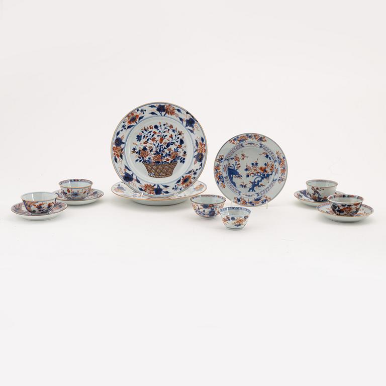 A set of four cups with saucers, two cups and three plates, Chinese imari, Qing dynasty 18th century.