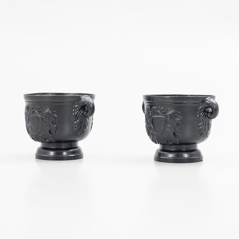 Garden urns, a pair, 20th century.