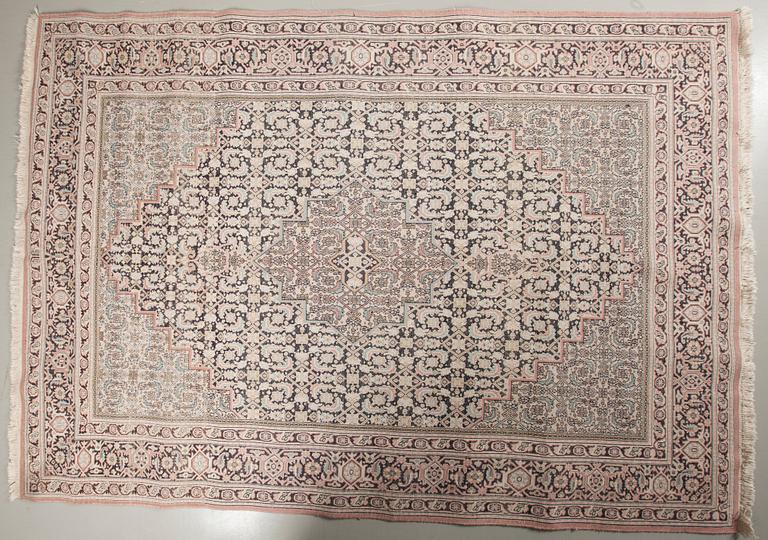 MATTA, Kashmir, silke, ca 160 x 220 cm.