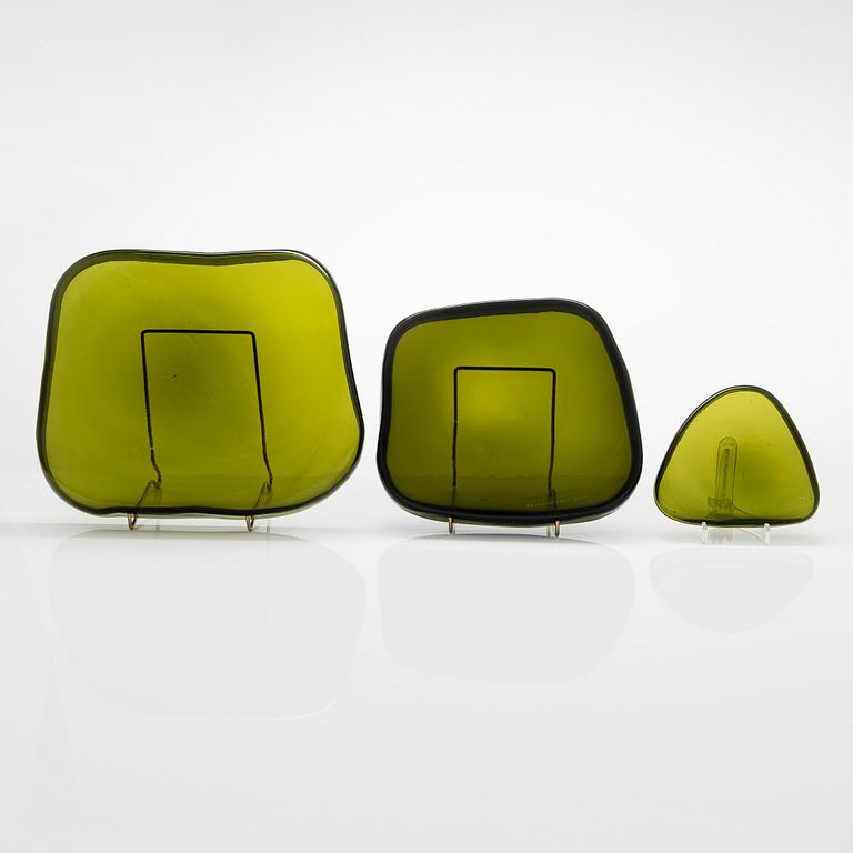 Alvar Aalto, three '3900-37-39-40' plates signed Alvar Aalto Iittala -56.