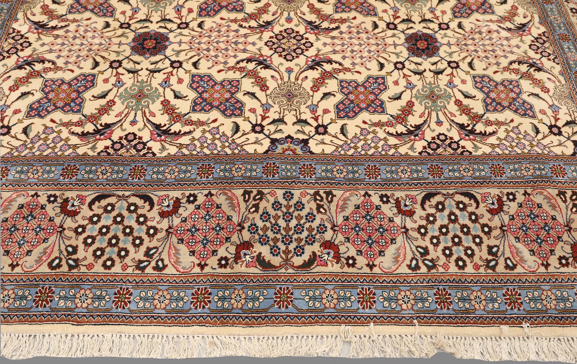 A Keshan carpet, approx. 407 x 290 cm.