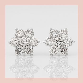ÖRHÄNGEN, ett par, 18k vitguld med briljantslipade diamanter tot ca 1.74ct.