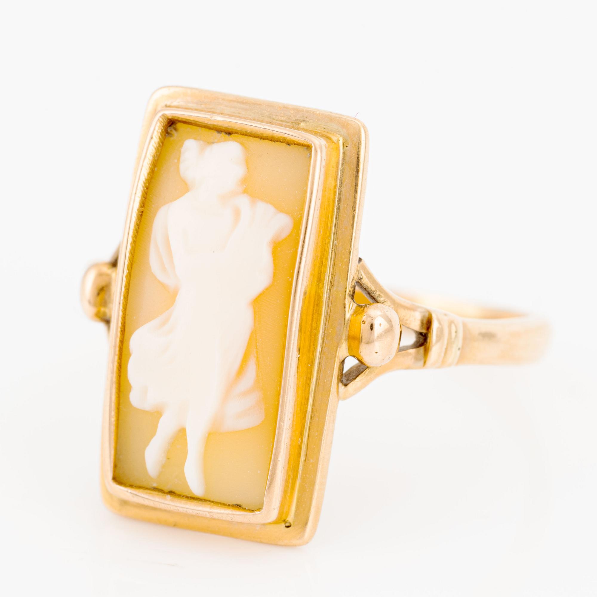 Ring 18K guld med snäckskalscamé.