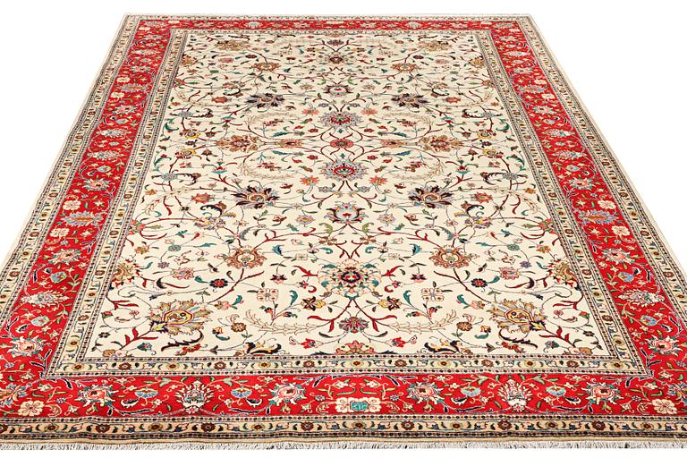 A Mahal carpet, c. 493 x 300 cm.