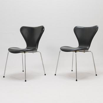 ARNE JACOBSEN, two "Sjuan" chairs for Fritz Hansen, Denmark, latter half of the 20th century.
