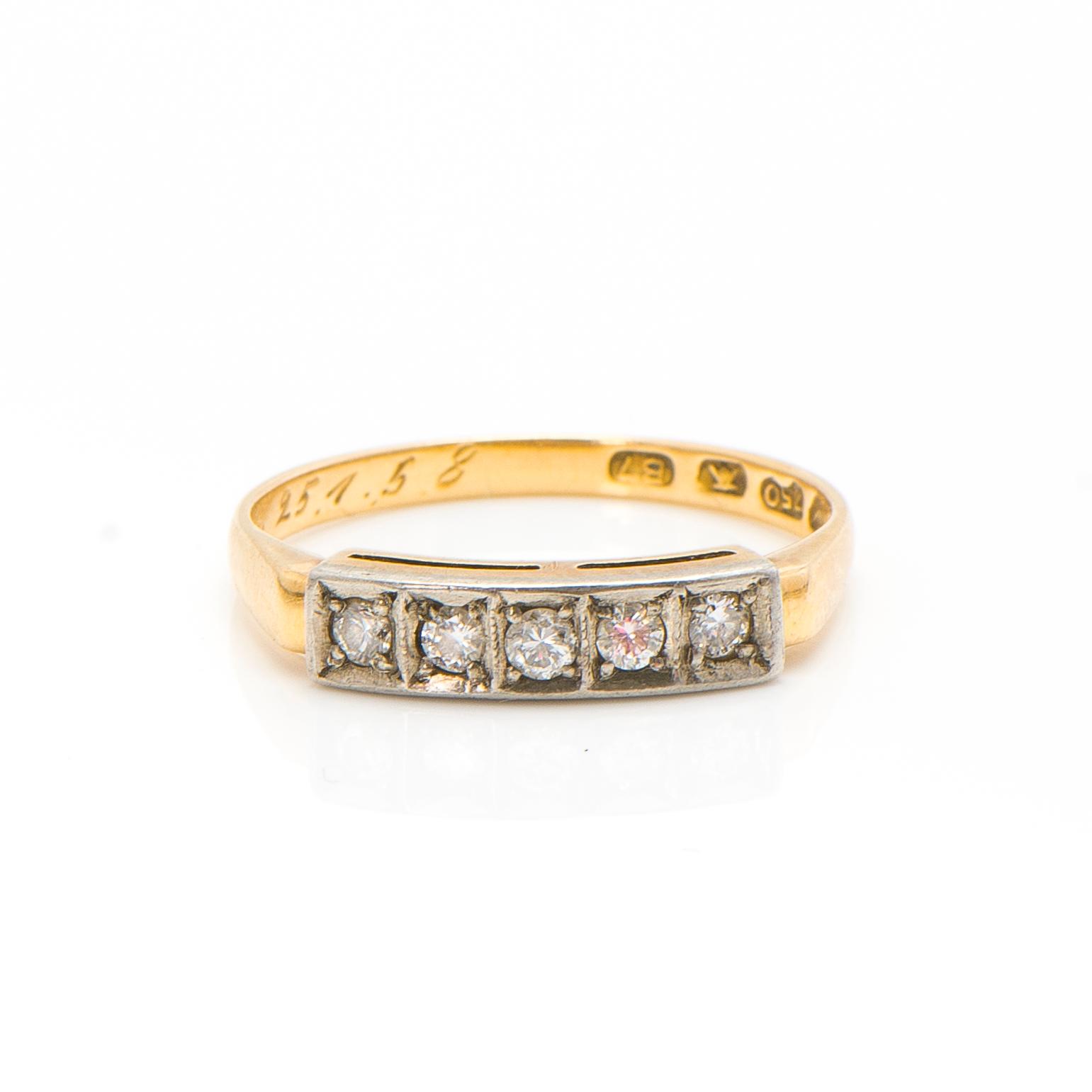 An 18K gold ring with diamonds ca. 0.22 ct in total. Päiviö Veikko, Turku 1955.
