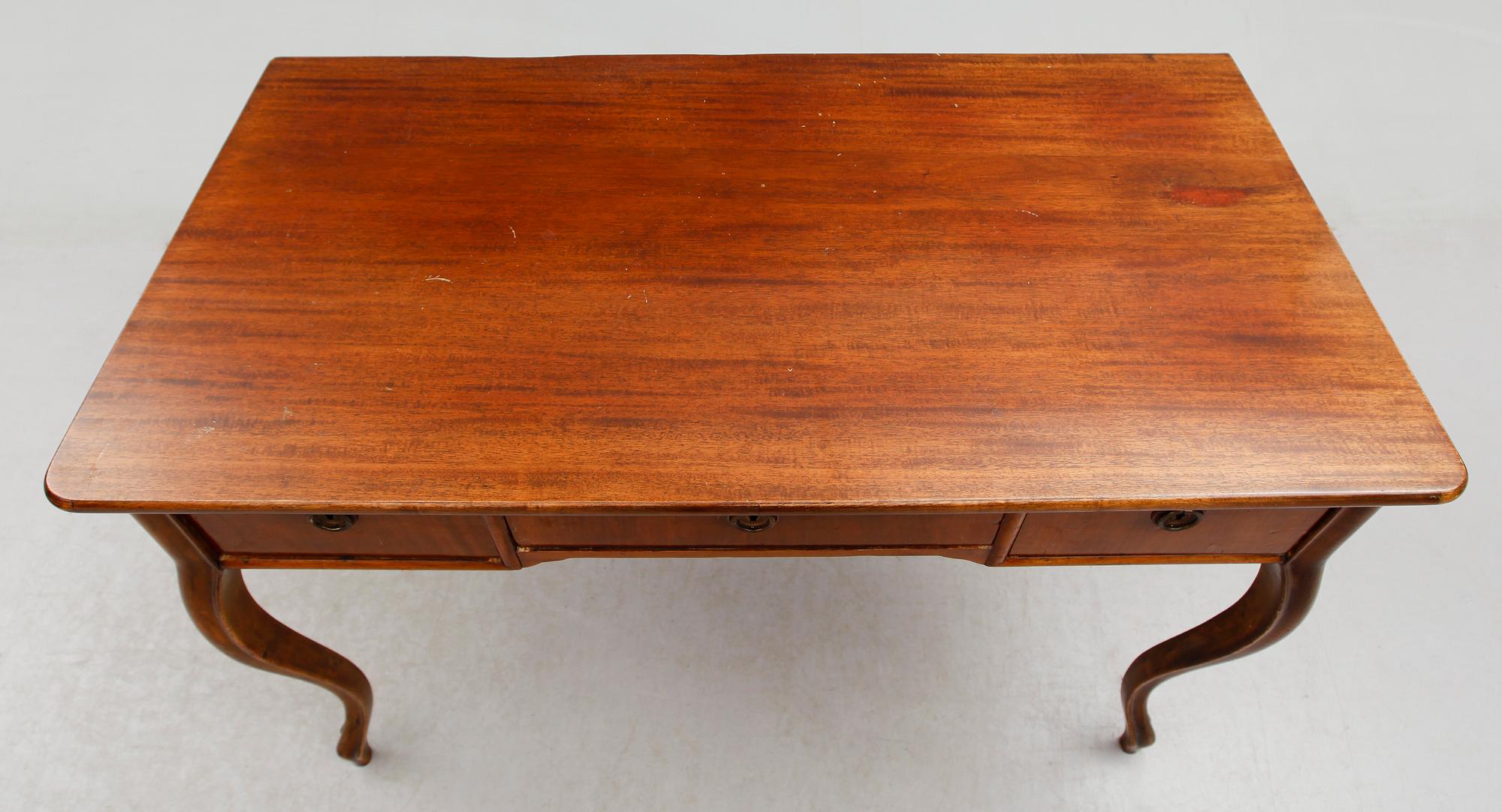 SKRIVBORD, rokokostil, 1800-talets andra hälft.