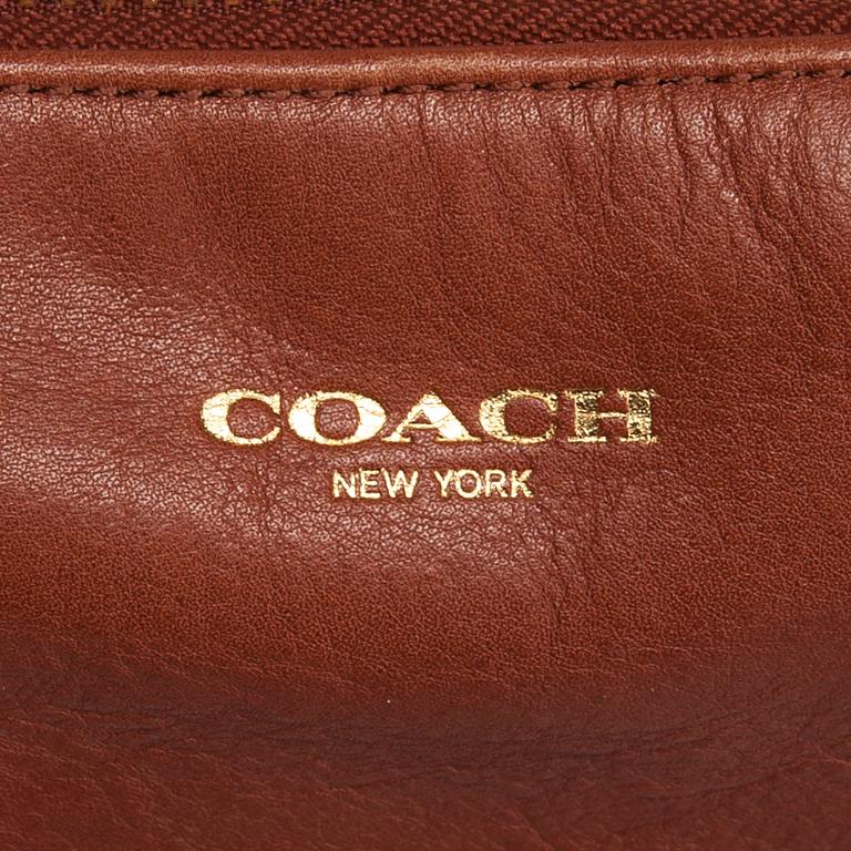 VÄSKA, Coach.