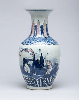 A blue and red vase, late Qing dynasty, 19th century.