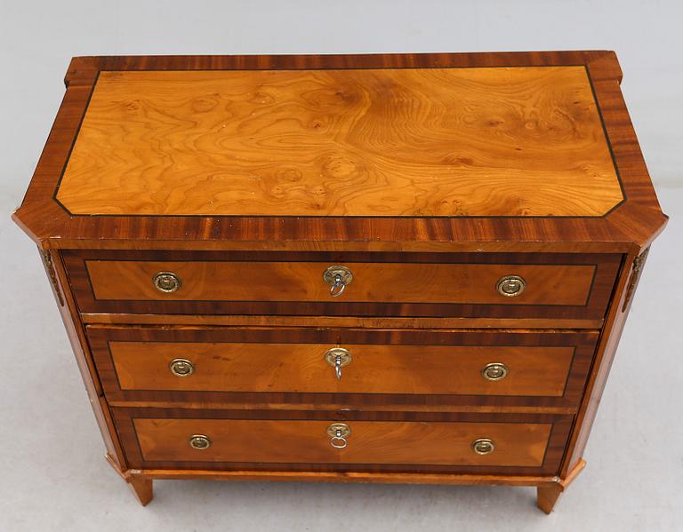 BYRÅ, gustaviansk stil, 1800-talets andra hälft.