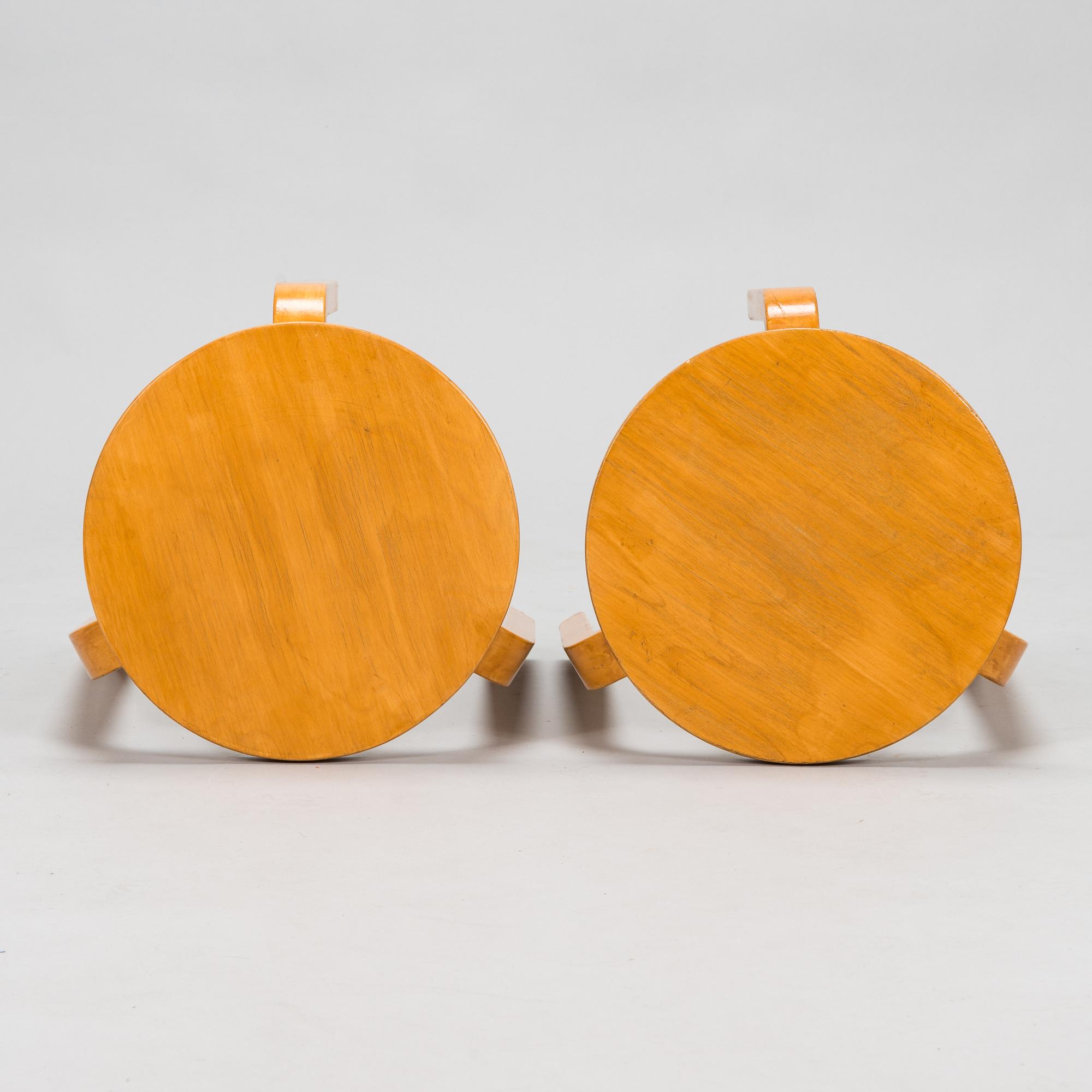 Alvar Aalto, a mid-20th century '85' table and four '60' stools for O.Y. Huonekalu-ja Rakennustyötehdas A.B.