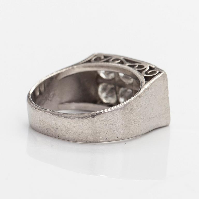 Ring, briljantslipade diamanter, platina, Stockholm 1951.