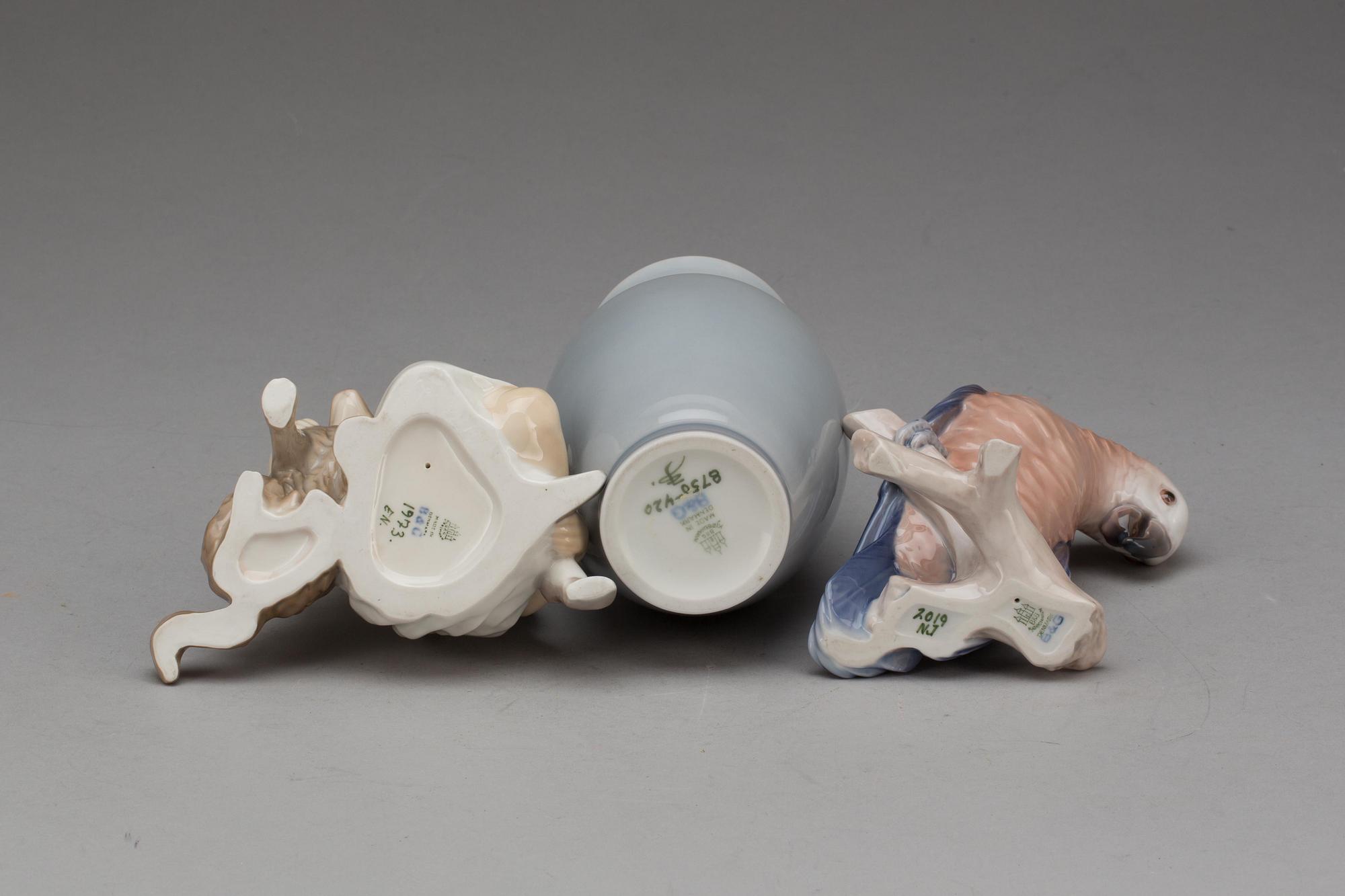 FIGURINER OCH VAS, 3 st. Porslin, Bing & Gröndahl.