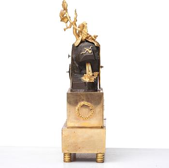 BORDSPENDYL, av Ephraim Hedström (Ephraim H mästare i Stockholm 1808-1818), Sengustaviansk.