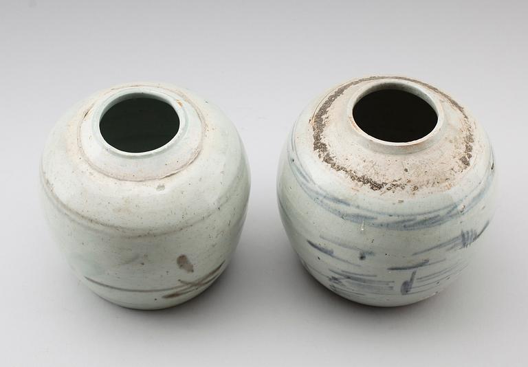 BOJANER, 2 st, porslin, Kina, 1700-tal.