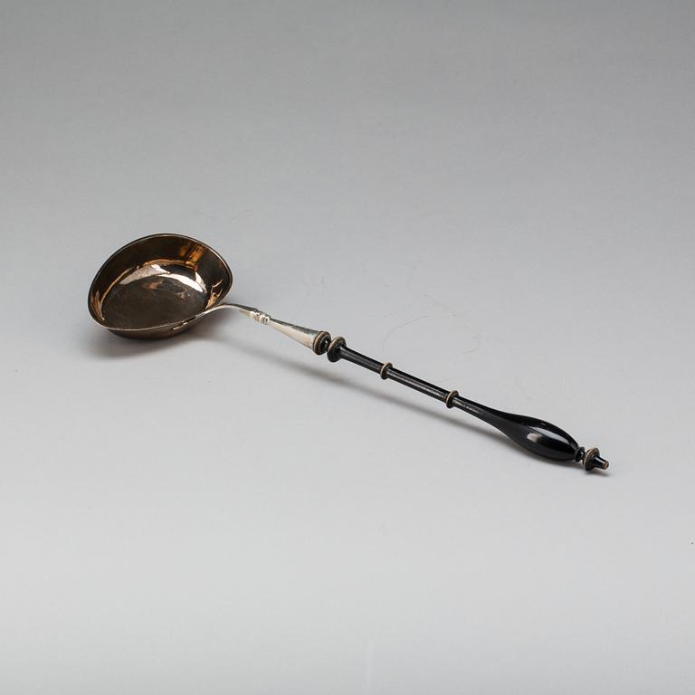 Soppslev, silver. Otydliga stämplar. 1800-tal. Vikt ca 88 g.