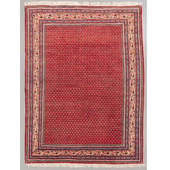 A CARPET, a Sarouk mir, ca 333 x 240 cm.