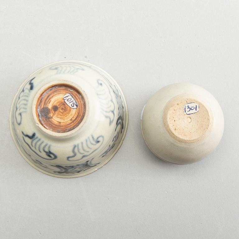 A group of South East Asian ceramics, 16th/17th Century.