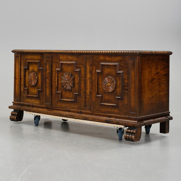 SIDEBOARD, sannolikt Axel Einar Hjorth, betsad björk, Svenska Möbelfabriken, 1920/30-tal.