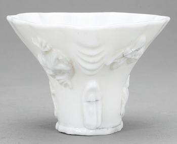 VINOFFERBÄGARE, blanc de chine. Qing dynastin, Kangxi (1662-1722).