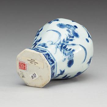 A blue and white Transitional jar, 17th Century.