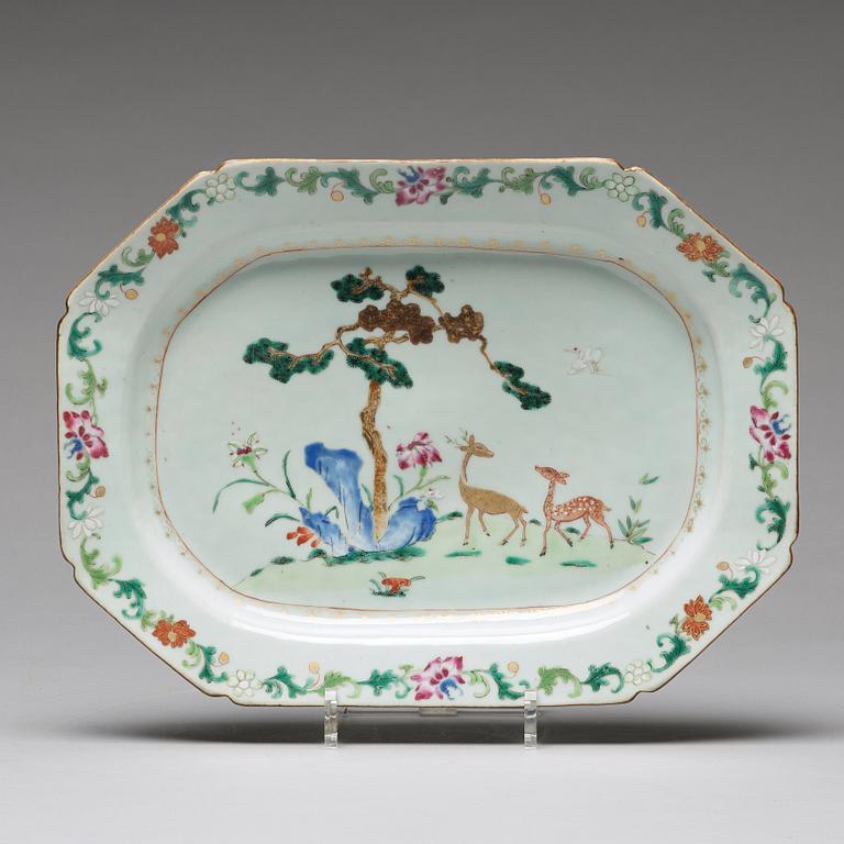 SERVERINGSFAT, ett par, porslin. Qingdynastin, Qianlong (1736-95).