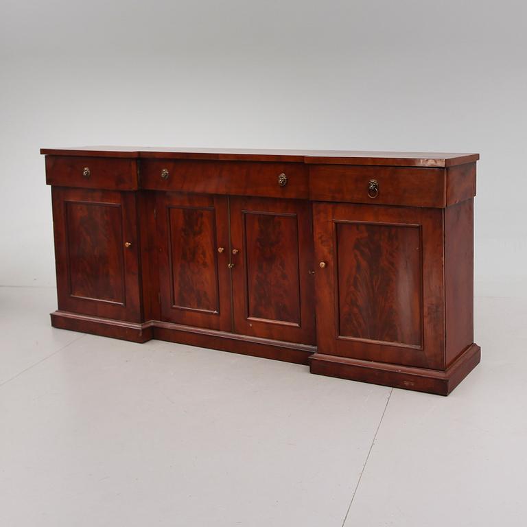 SIDEBOARD, England, 1900-talets första hälft.