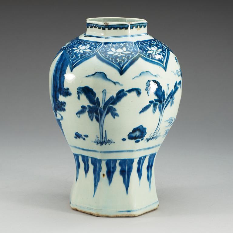 A blue and white Transitonal jar, 17th Century.