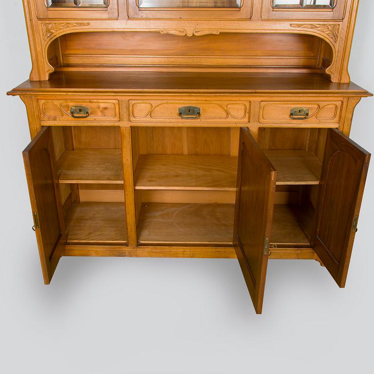 Vitrinskåp, tidigt 1900-tal.