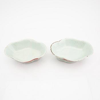 A pair of Chinese porcelain bowls 20th century.