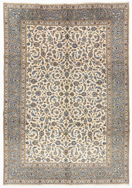 A so called Royal Kashan carpet, ca 423 x 297 cm.